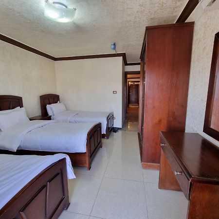 Nahas Plaza Aparthotel Ирбид Екстериор снимка