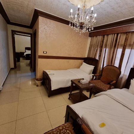 Nahas Plaza Aparthotel Ирбид Екстериор снимка