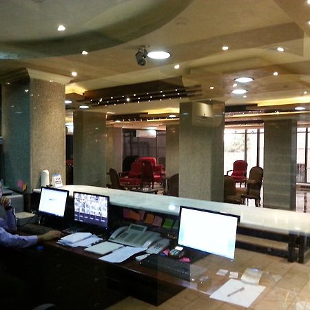 Nahas Plaza Aparthotel Ирбид Екстериор снимка