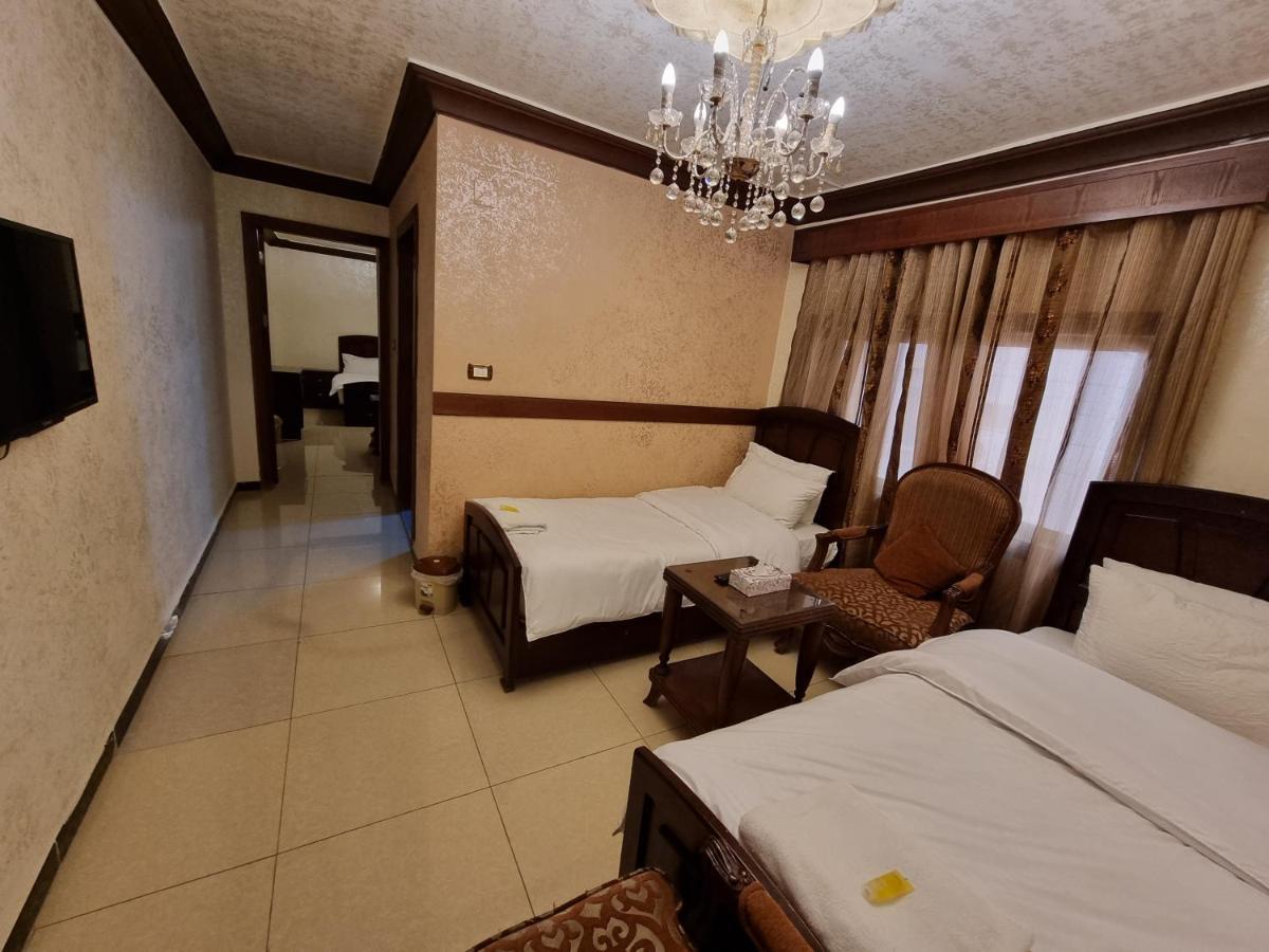 Nahas Plaza Aparthotel Ирбид Екстериор снимка