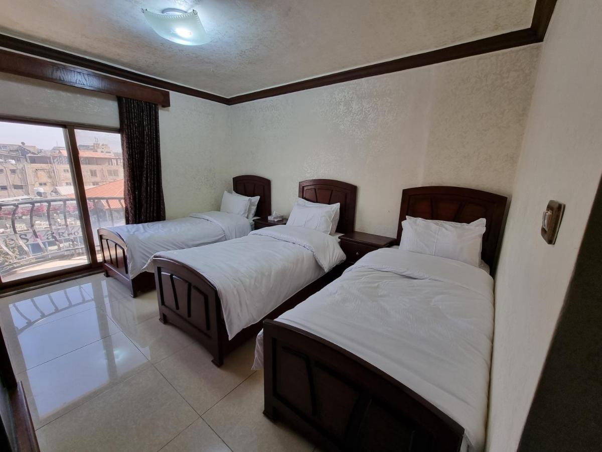 Nahas Plaza Aparthotel Ирбид Екстериор снимка