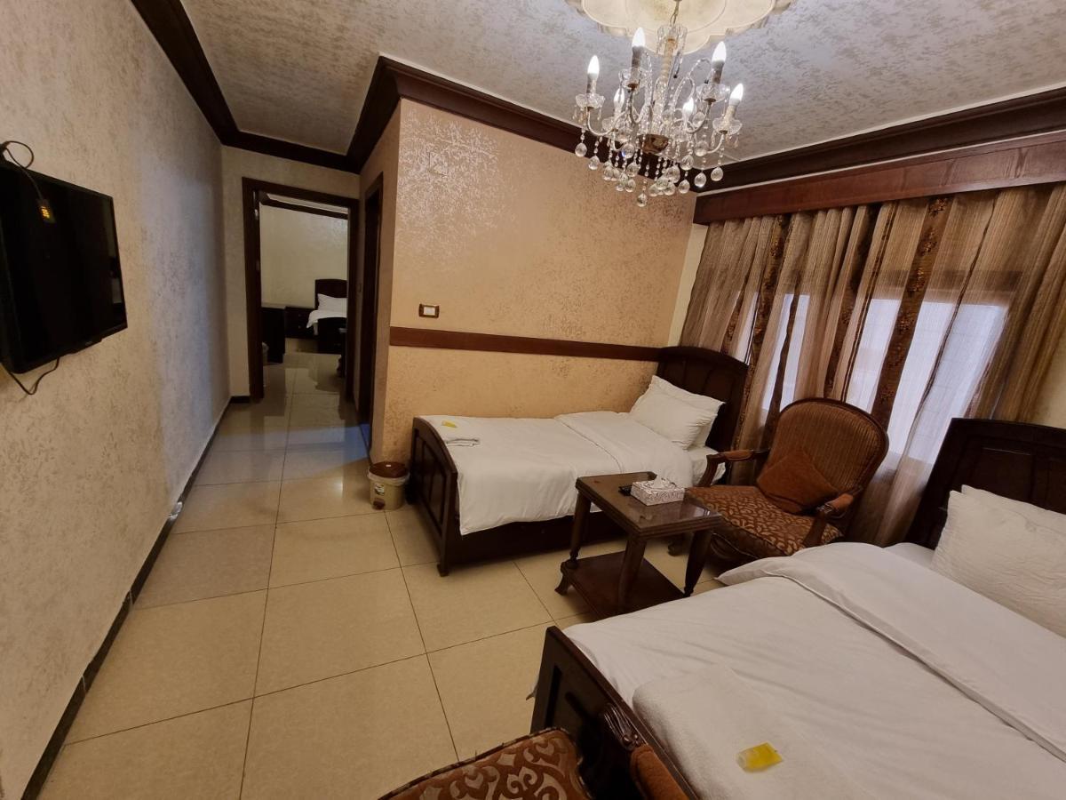 Nahas Plaza Aparthotel Ирбид Екстериор снимка