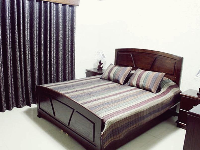 Nahas Plaza Aparthotel Ирбид Екстериор снимка