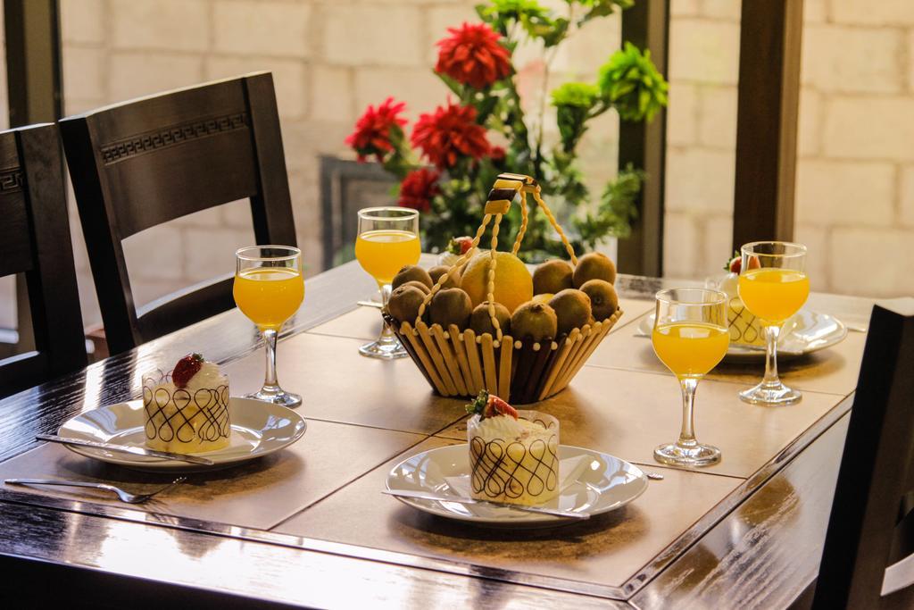 Nahas Plaza Aparthotel Ирбид Екстериор снимка
