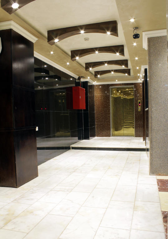 Nahas Plaza Aparthotel Ирбид Екстериор снимка