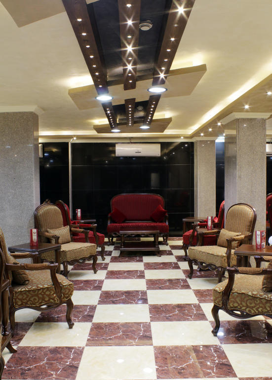 Nahas Plaza Aparthotel Ирбид Екстериор снимка