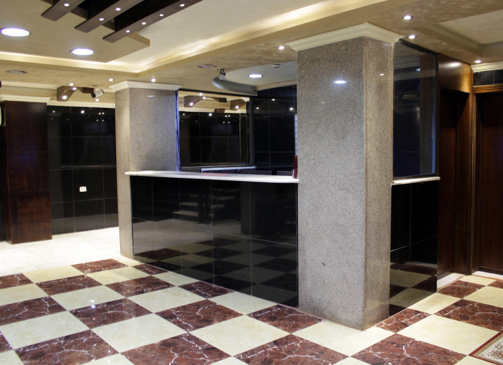 Nahas Plaza Aparthotel Ирбид Екстериор снимка