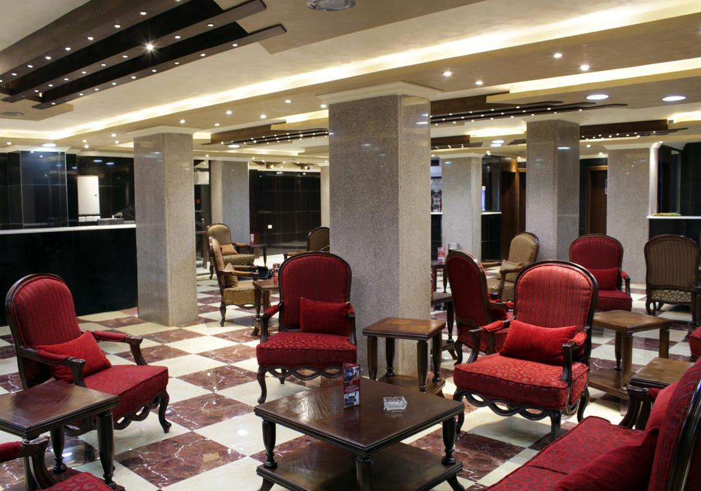 Nahas Plaza Aparthotel Ирбид Екстериор снимка